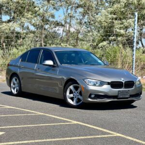 Alternative view of 2016 BMW 320i xDrive