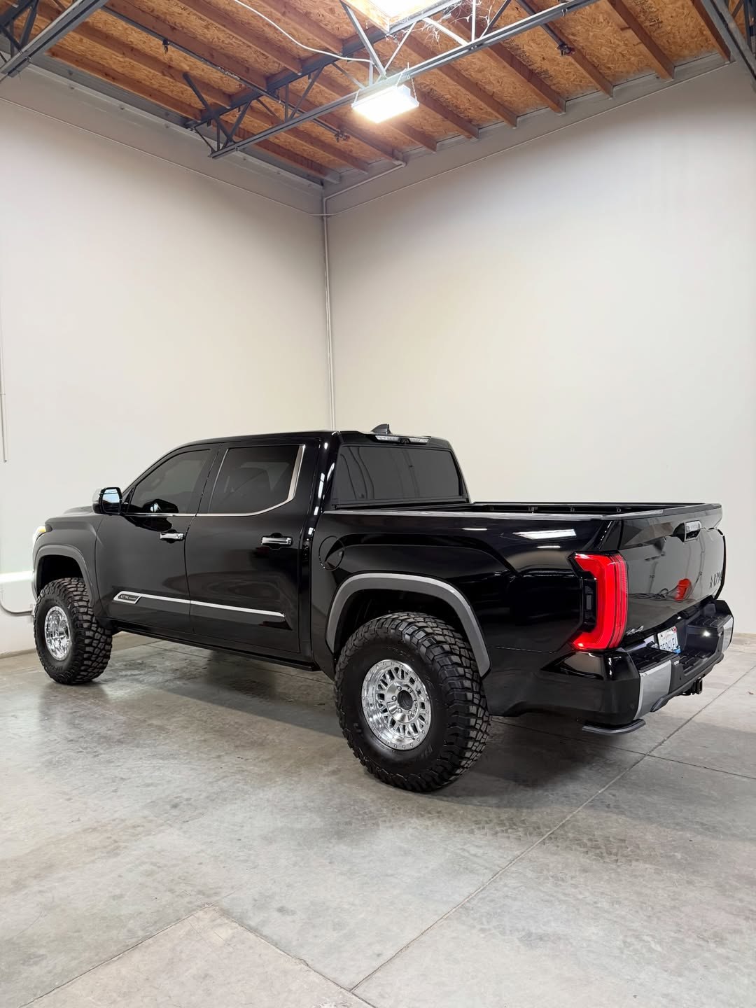 2025 Toyota Tundra 1794 Edition - Image 13