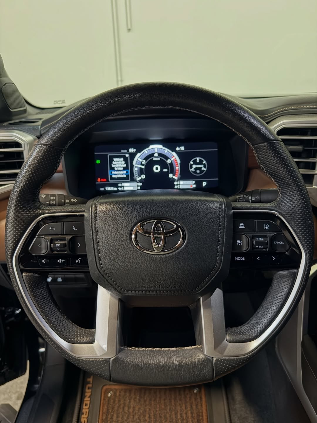 2025 Toyota Tundra 1794 Edition - Image 18