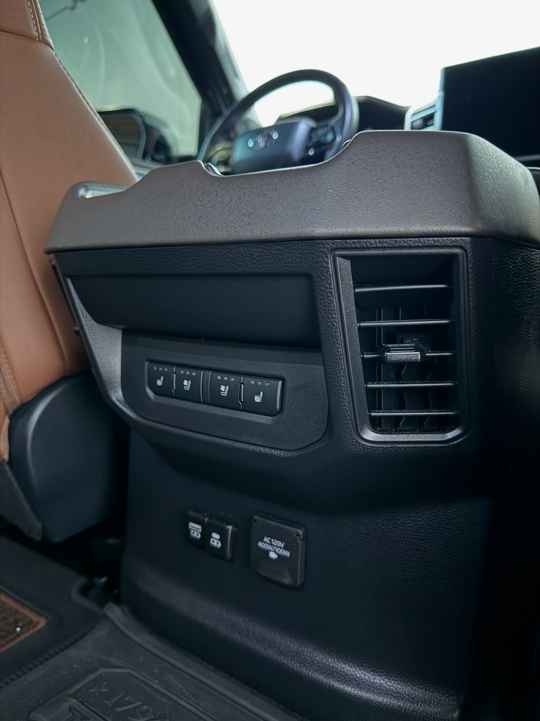 2025 Toyota Tundra 1794 Edition - Image 7