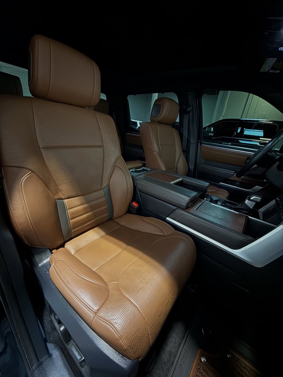 2025 Toyota Tundra 1794 Edition - Image 11