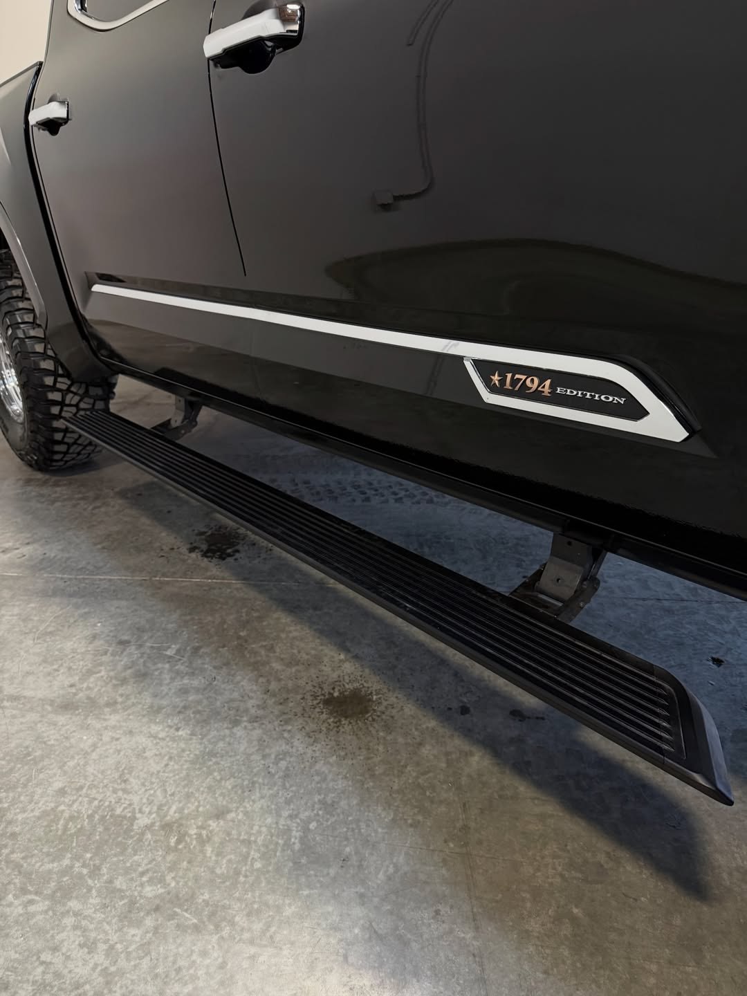 2025 Toyota Tundra 1794 Edition - Image 9