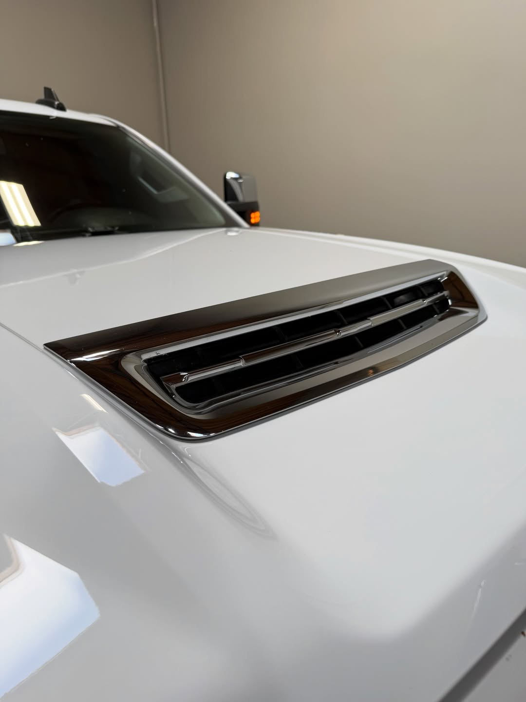 2018 Chevrolet 2500 LTZ - Image 4