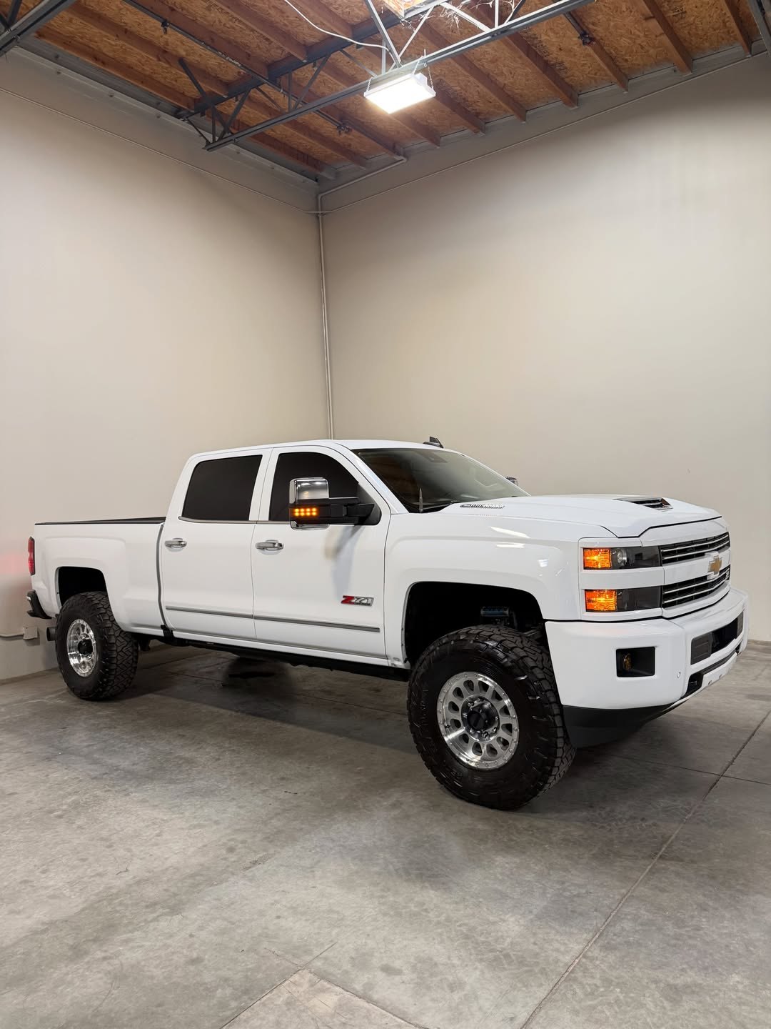2018 Chevrolet 2500 LTZ - Image 2