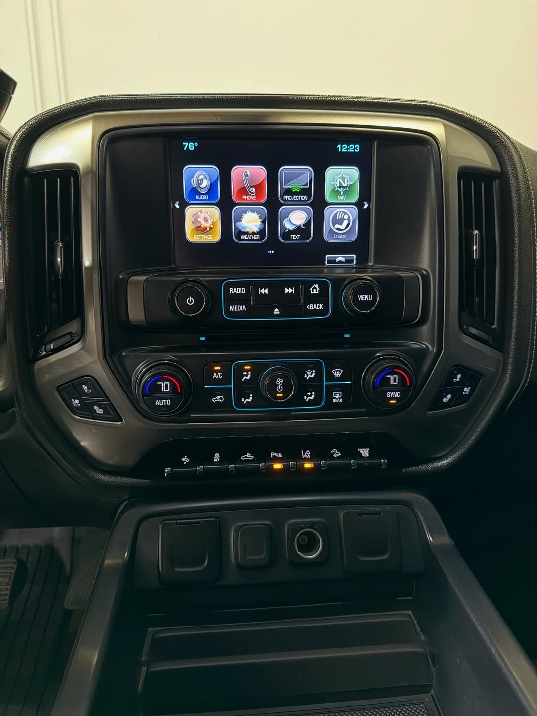 2018 Chevrolet 2500 LTZ - Image 10