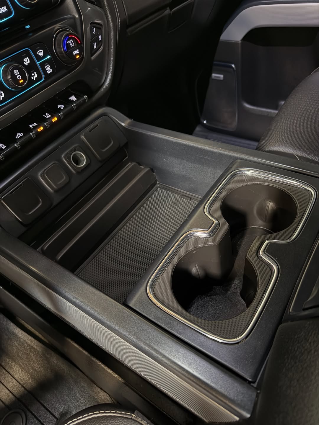 2018 Chevrolet 2500 LTZ - Image 16