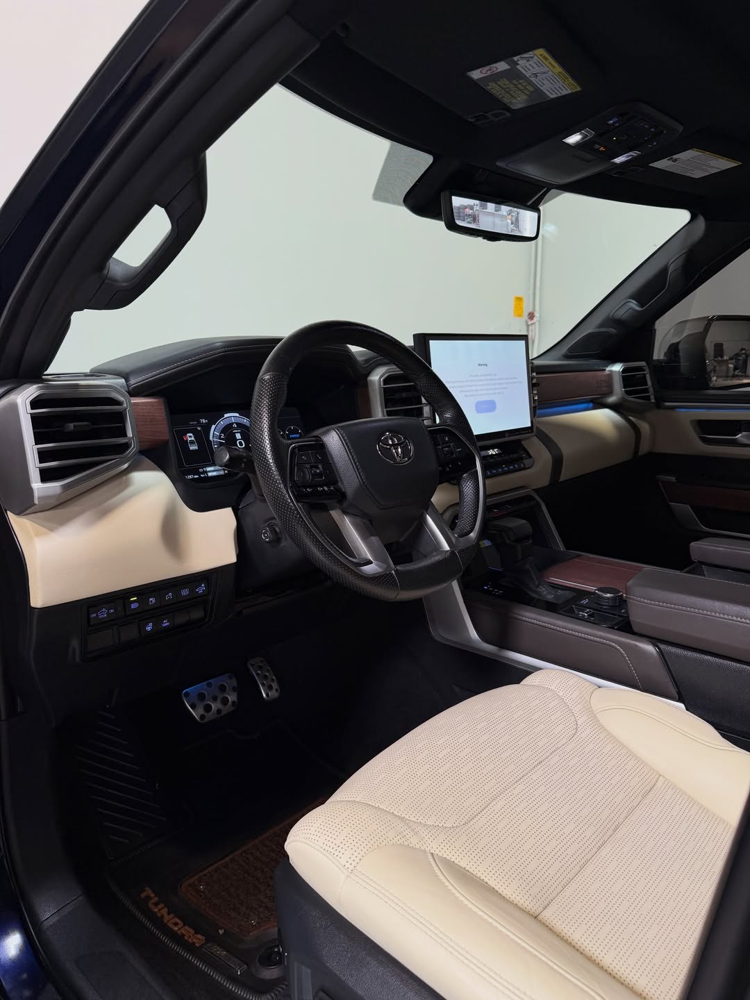 2023 Toyota Tundra 1794 Edition - Image 17