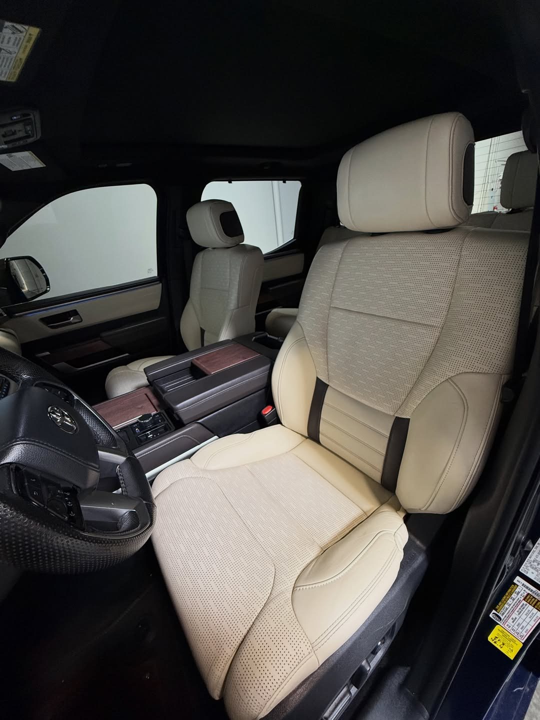 2023 Toyota Tundra 1794 Edition - Image 18