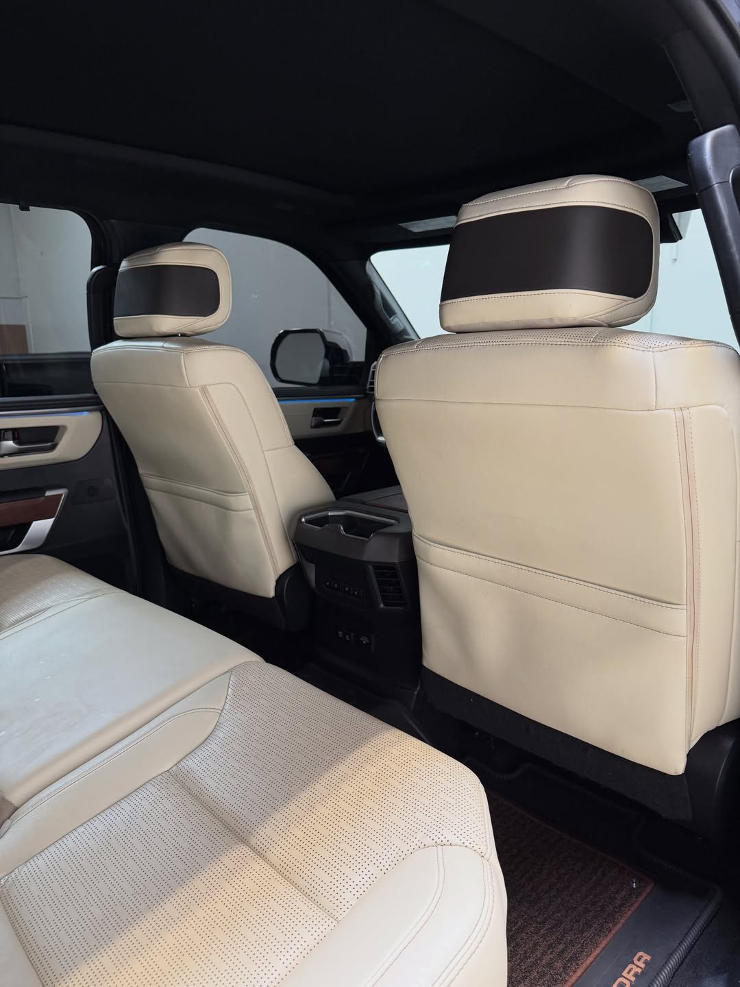 2023 Toyota Tundra 1794 Edition - Image 11