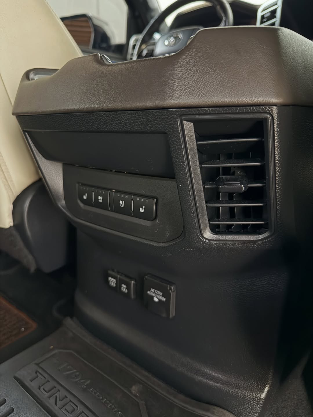 2023 Toyota Tundra 1794 Edition - Image 9