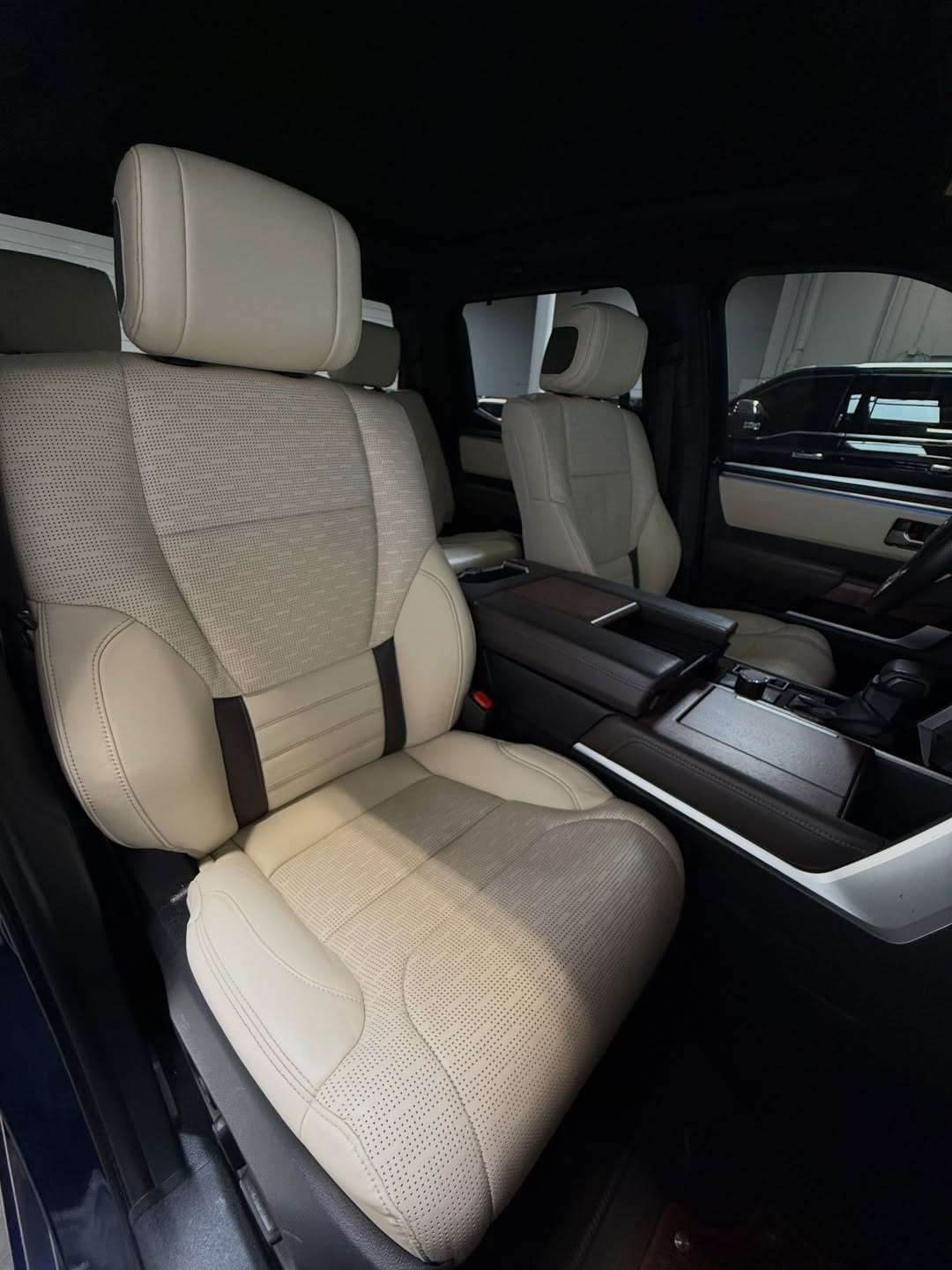 2023 Toyota Tundra 1794 Edition - Image 7