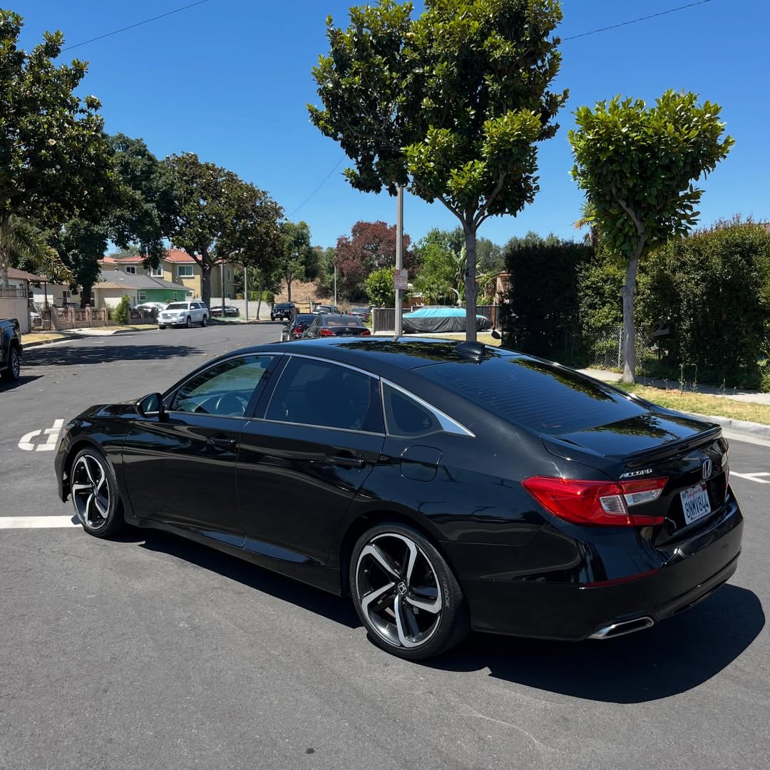 2019 Honda accord sport 4cyl turbo - Image 4
