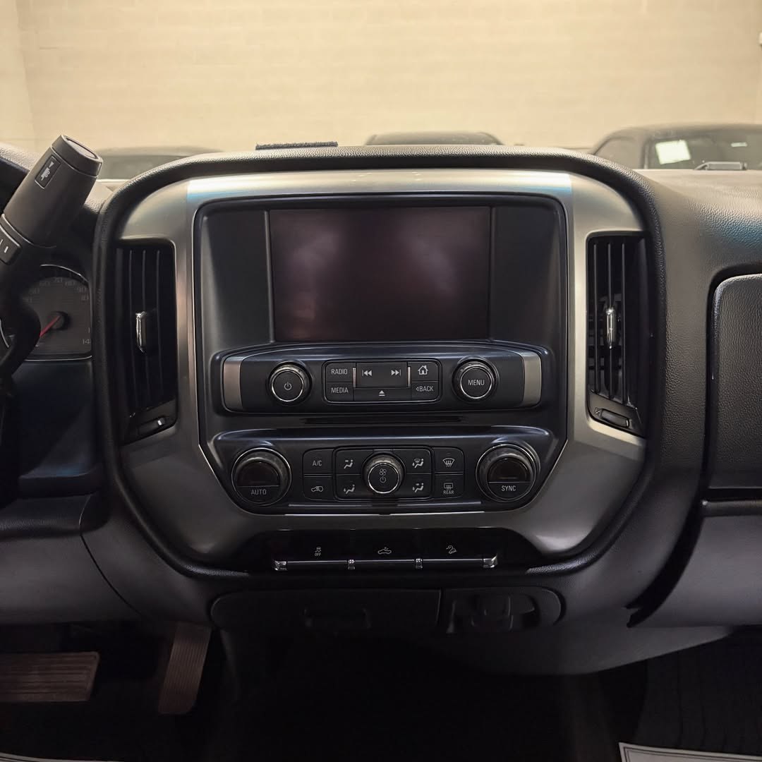 2018 Chevrolet Silverado Z71 - Image 10
