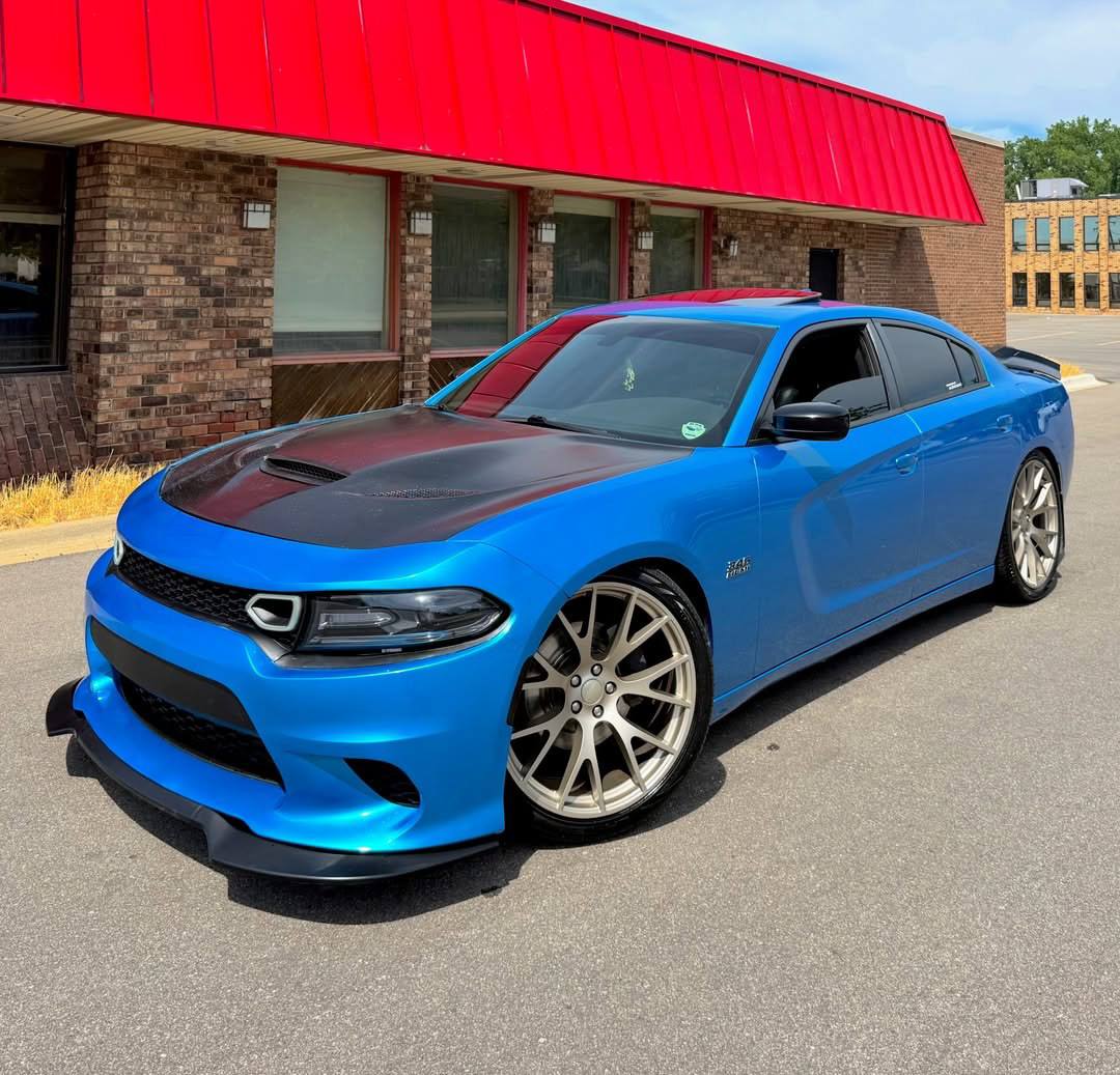 2017 Dodge Charger R/T - Image 2