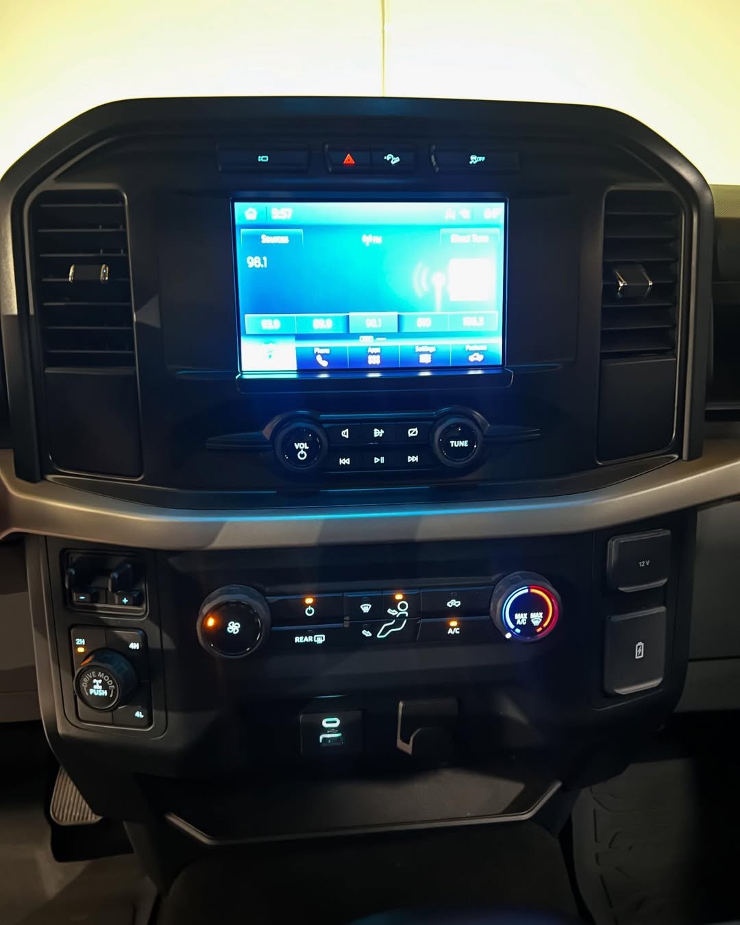 2022 Ford F-150 - Image 15