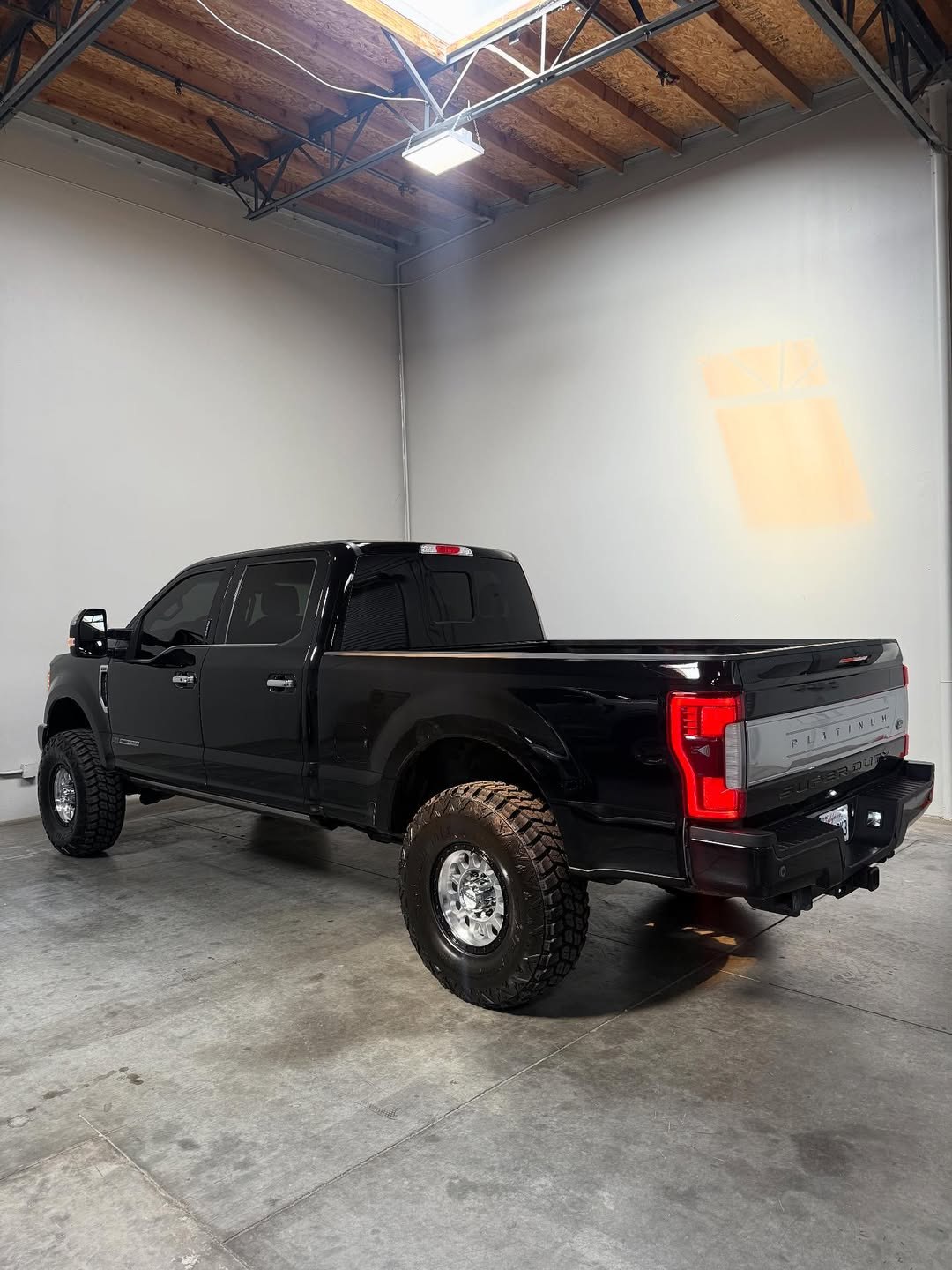 2017 Ford F-250 Platinum - Image 3
