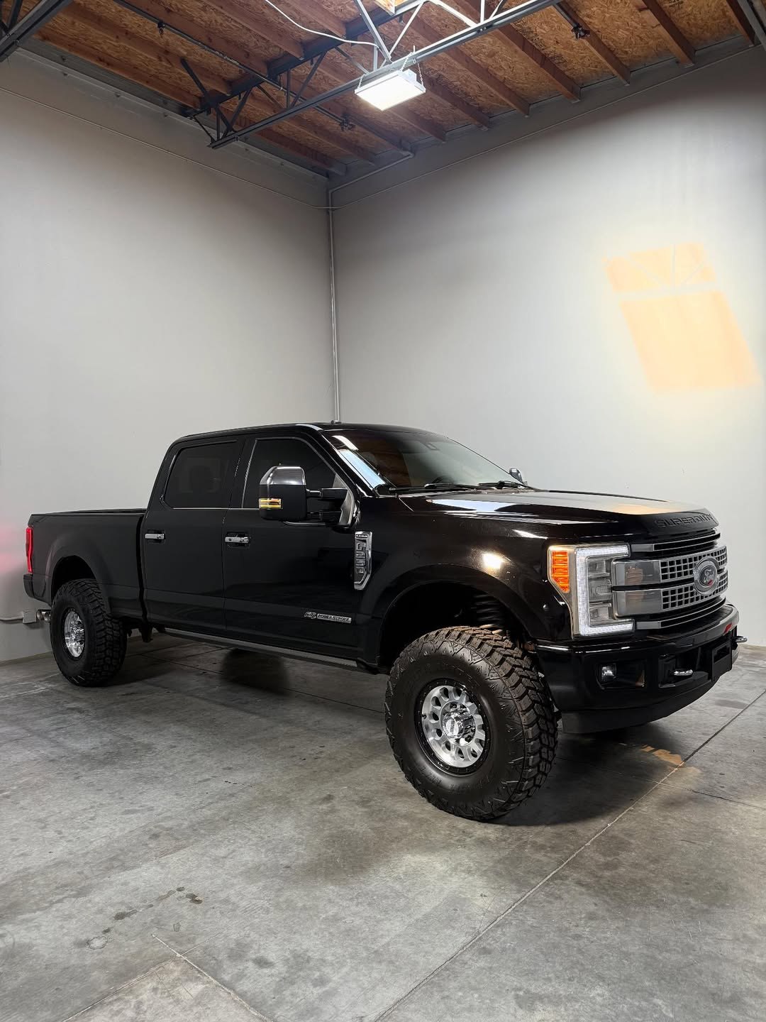 2017 Ford F-250 Platinum - Image 4