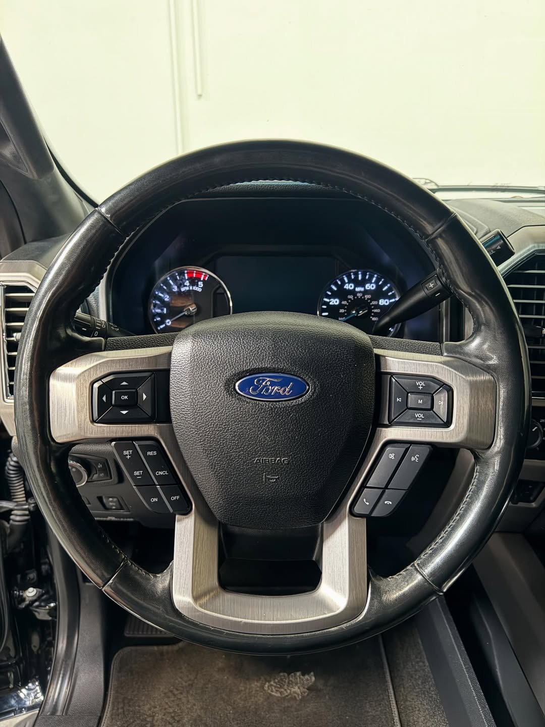 2017 Ford F-250 Platinum - Image 6