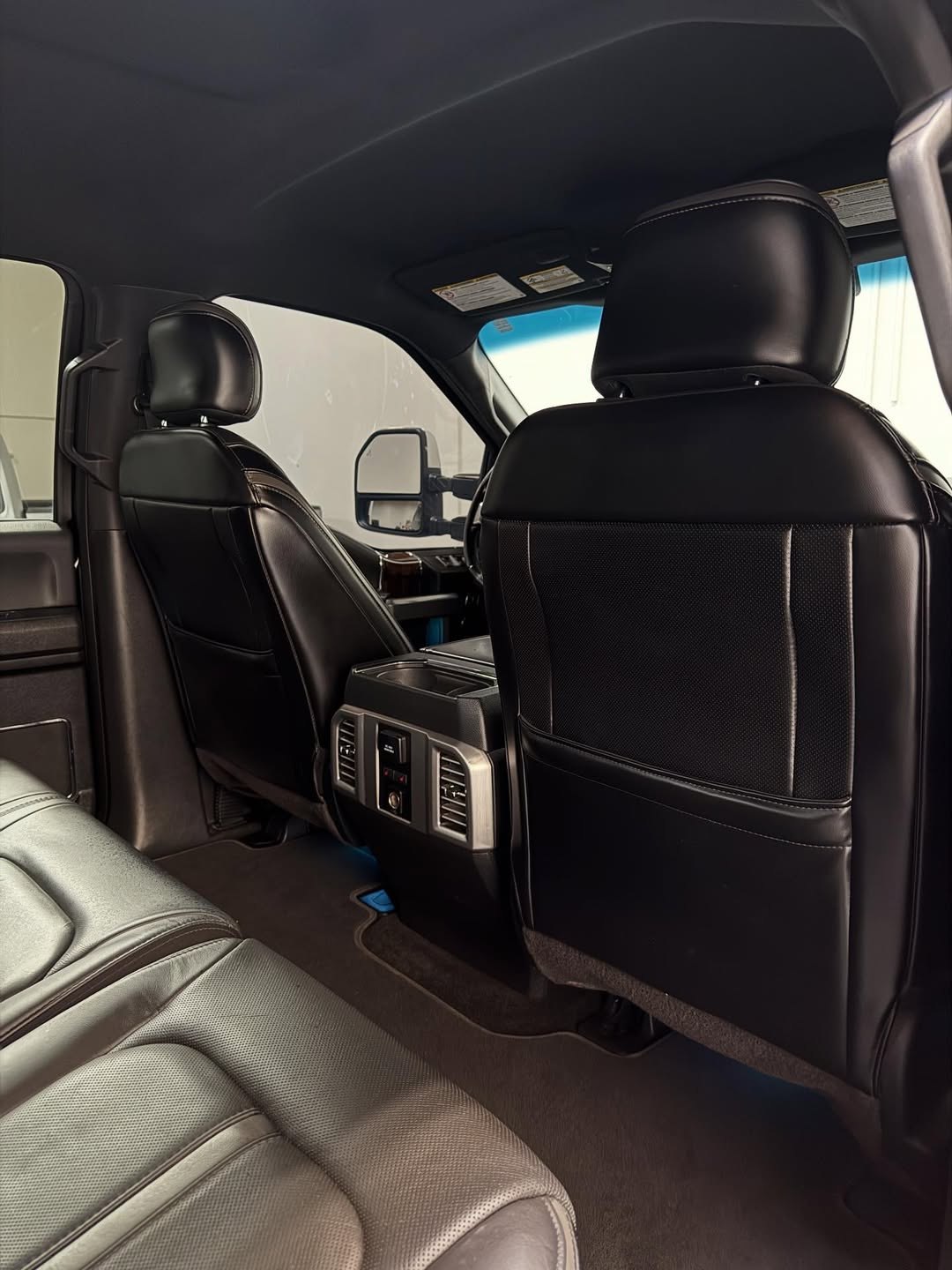 2017 Ford F-250 Platinum - Image 10