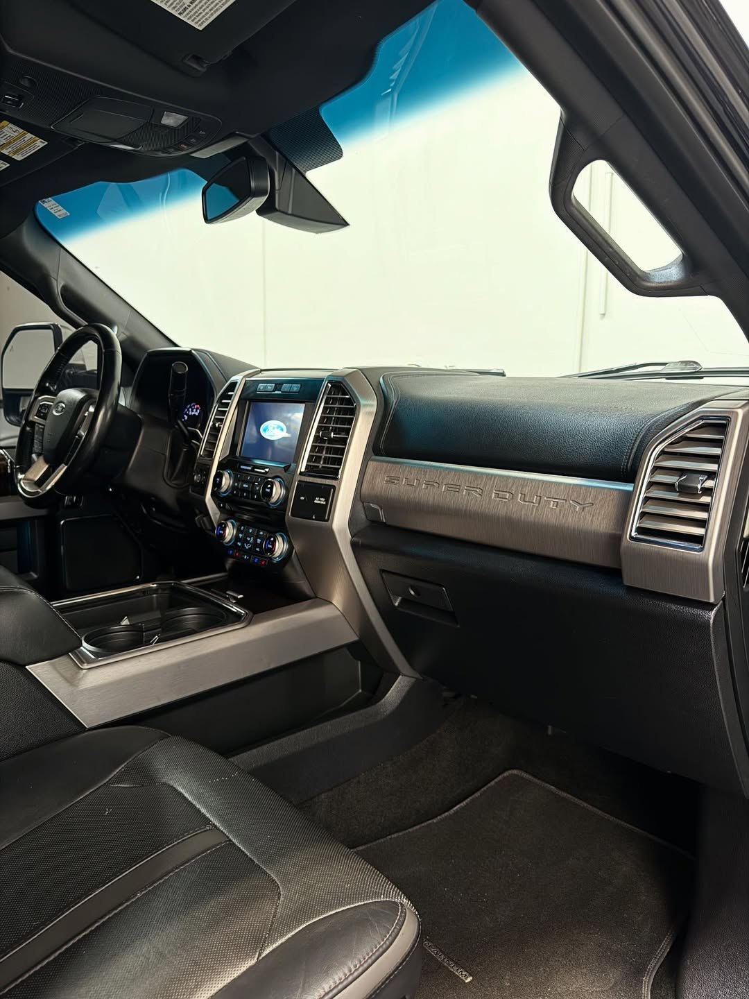 2017 Ford F-250 Platinum - Image 13