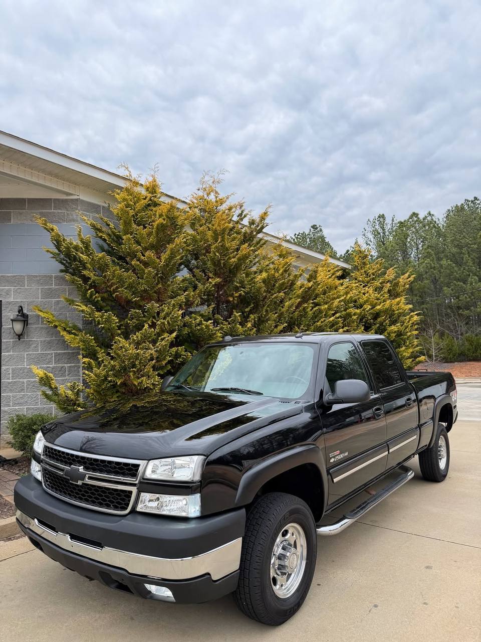 2005 Chevy 2500HD 4x4 6.6L LLY - Image 3