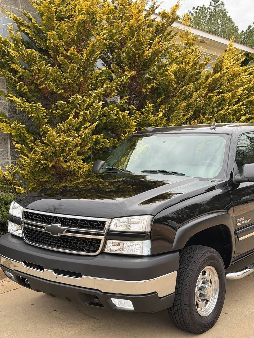 2005 Chevy 2500HD 4x4 6.6L LLY - Image 2