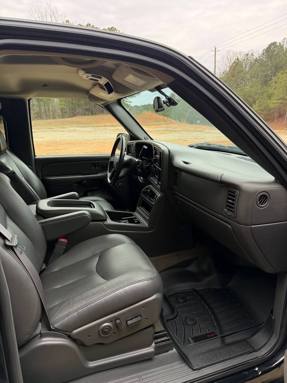 2005 Chevy 2500HD 4x4 6.6L LLY - Image 9