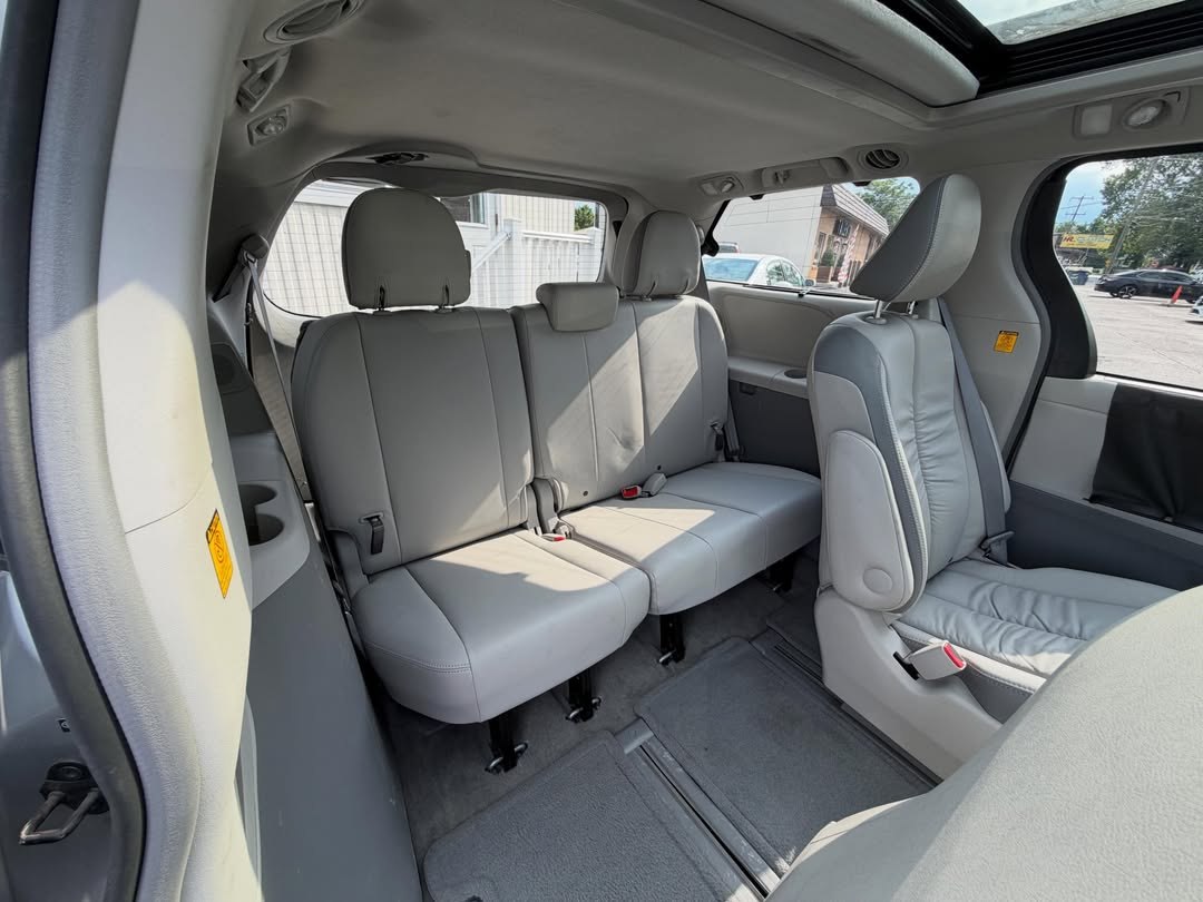 2011 Toyota Sienna Limited AWD - Image 16