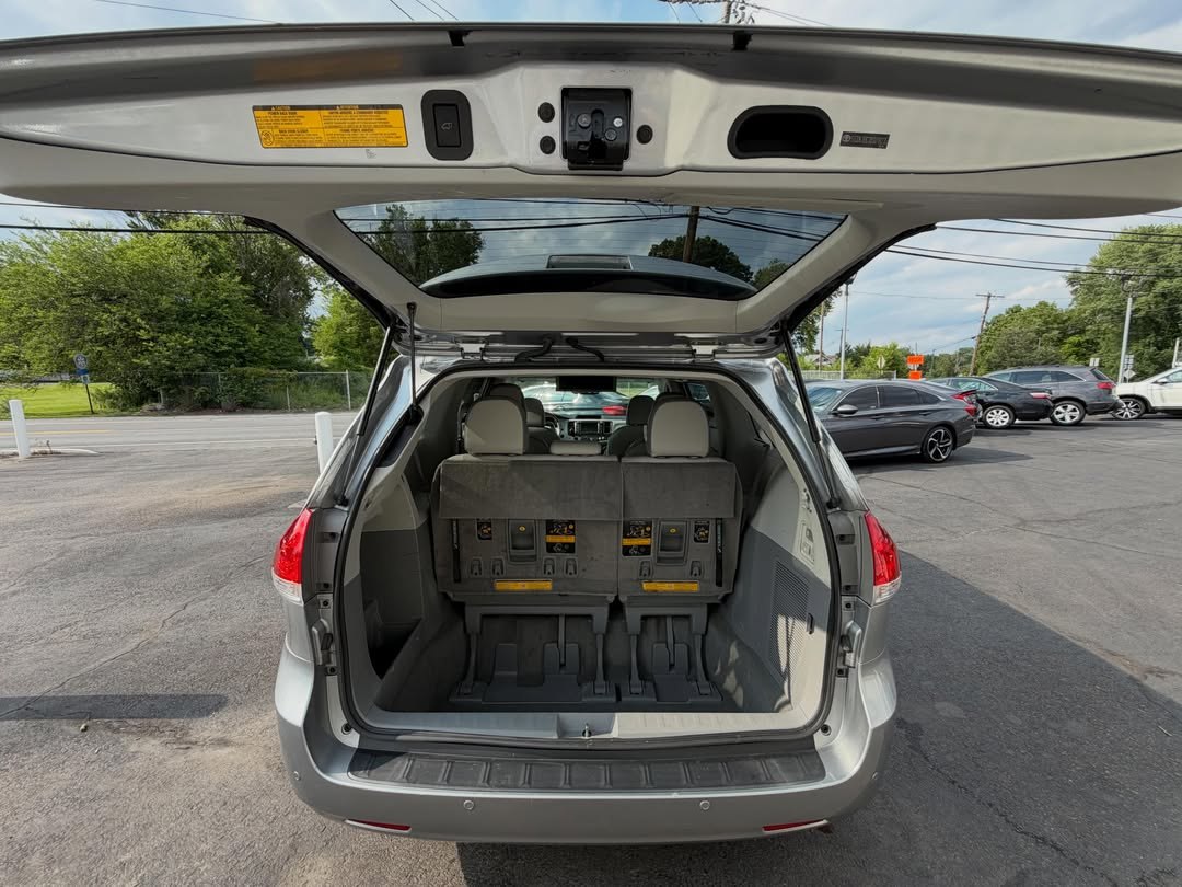 2011 Toyota Sienna Limited AWD - Image 9