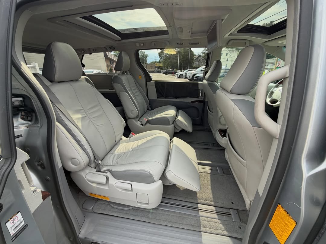 2011 Toyota Sienna Limited AWD - Image 15