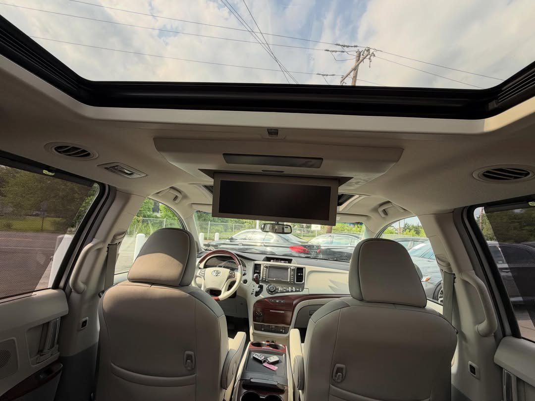 2011 Toyota Sienna Limited AWD - Image 14