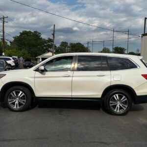 Alternative view of 2016 Honda Pilot EXL AWD
