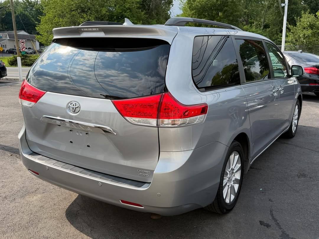 2011 Toyota Sienna Limited AWD - Image 5