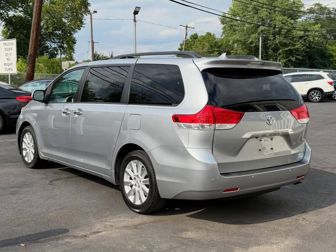 2011 Toyota Sienna Limited AWD - Image 6