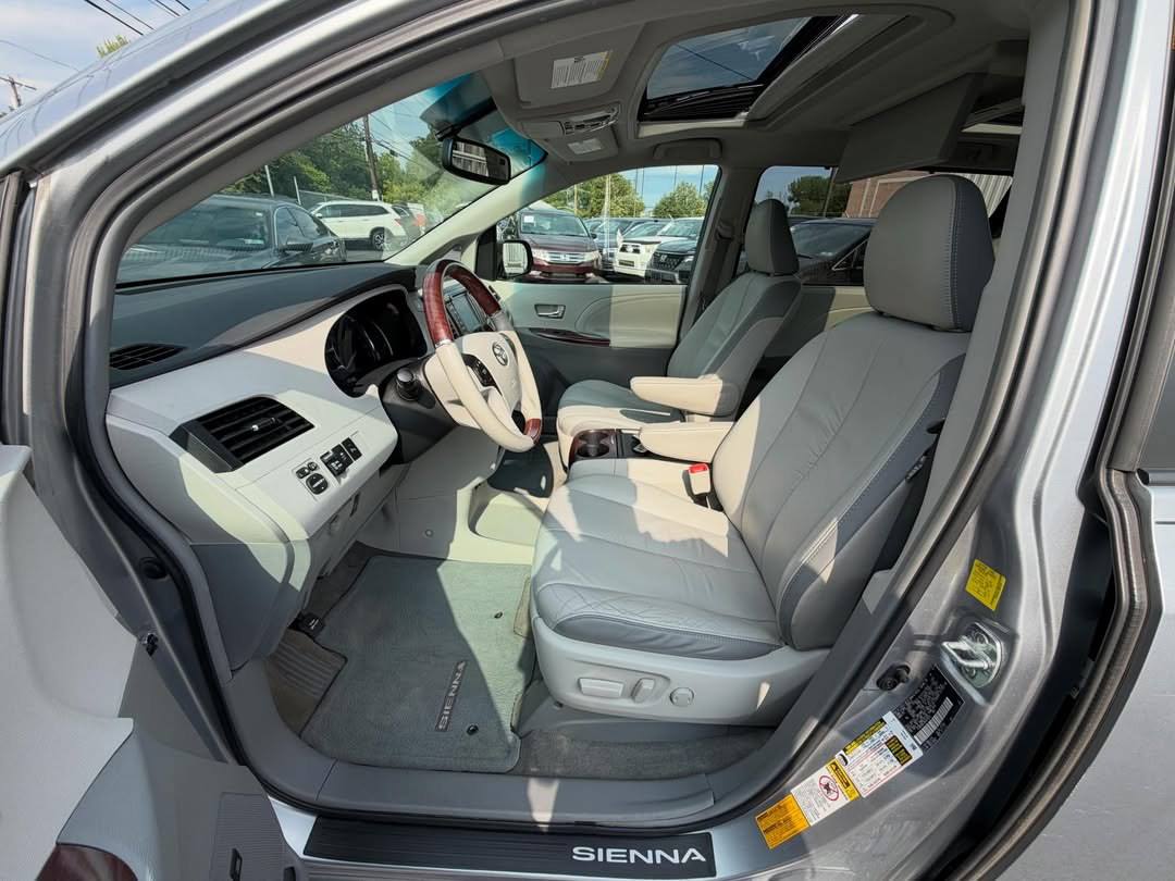 2011 Toyota Sienna Limited AWD - Image 8