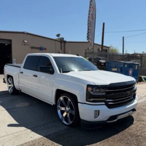 Alternative view of 2017 Chevy Silverado Z71 Crew Cab
