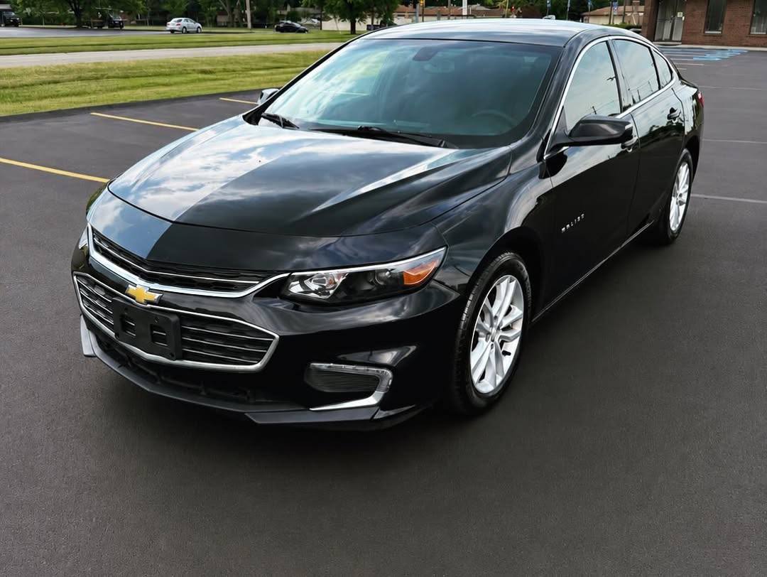2018 Chevrolet Malibu LT - Image 2