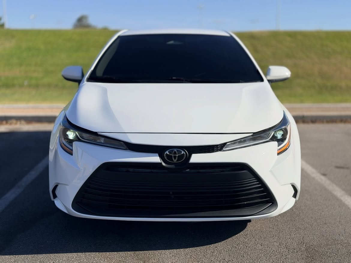 2023 Toyota Corolla LE - LOW MILES! - Image 3