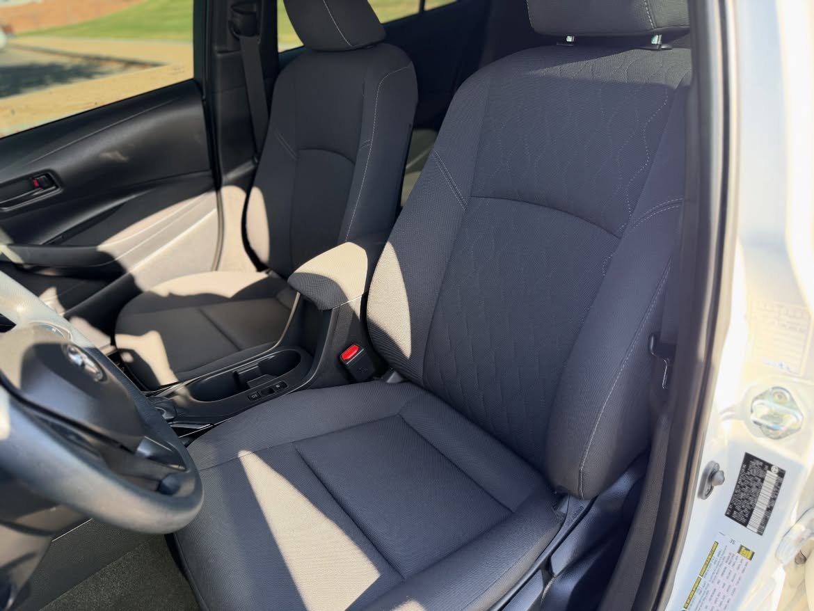 2023 Toyota Corolla LE - LOW MILES! - Image 9