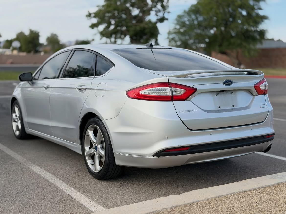 2015 Ford Fusion SE - Image 4