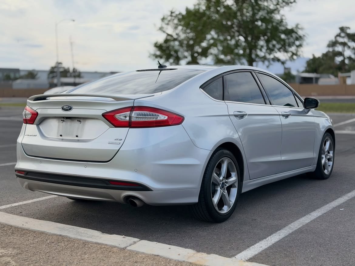 2015 Ford Fusion SE - Image 8
