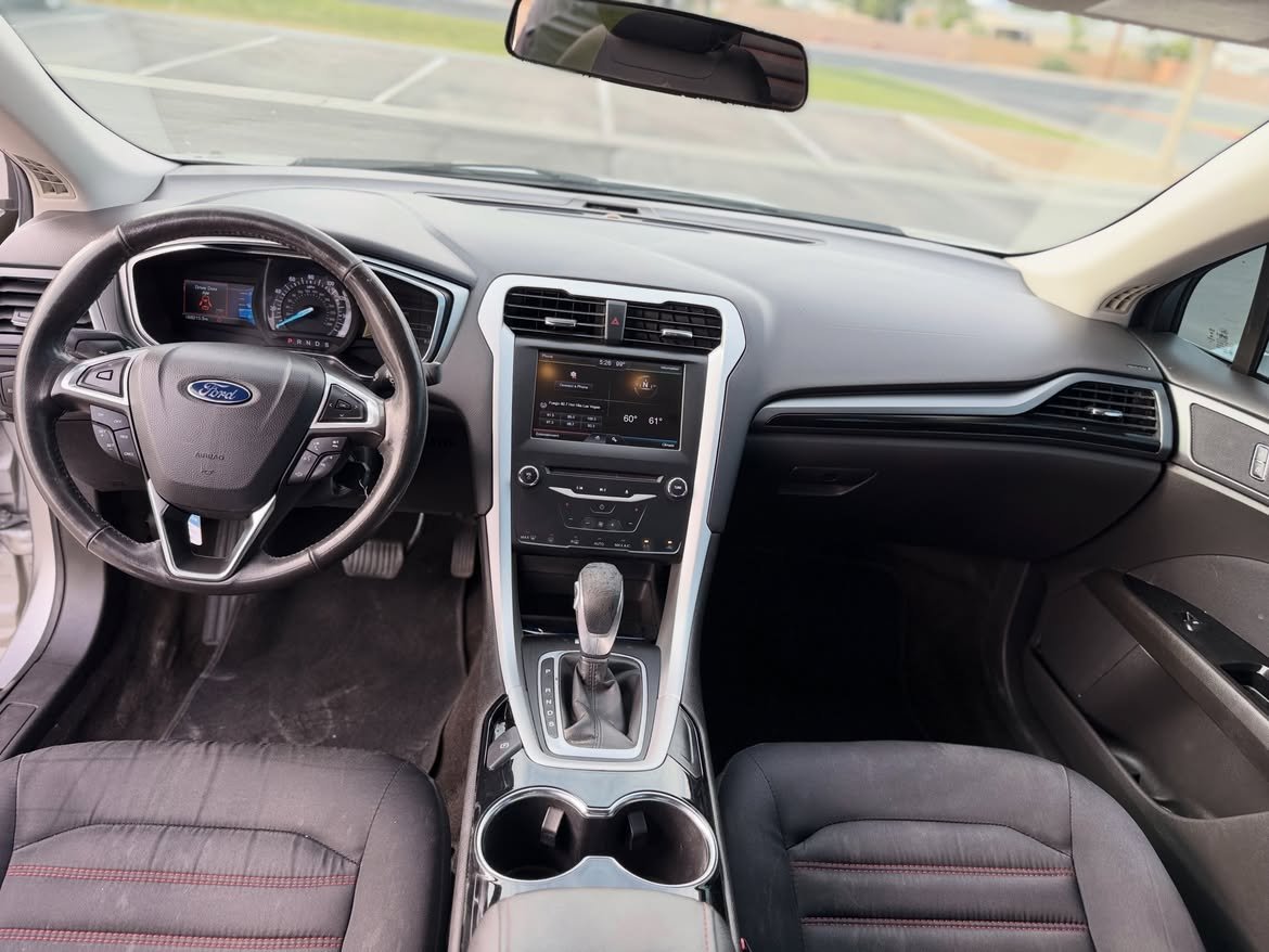 2015 Ford Fusion SE - Image 11