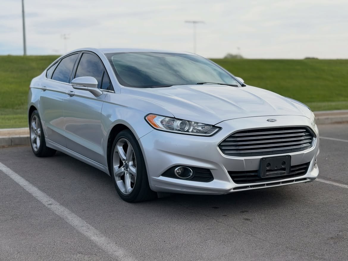 2015 Ford Fusion SE - Image 9