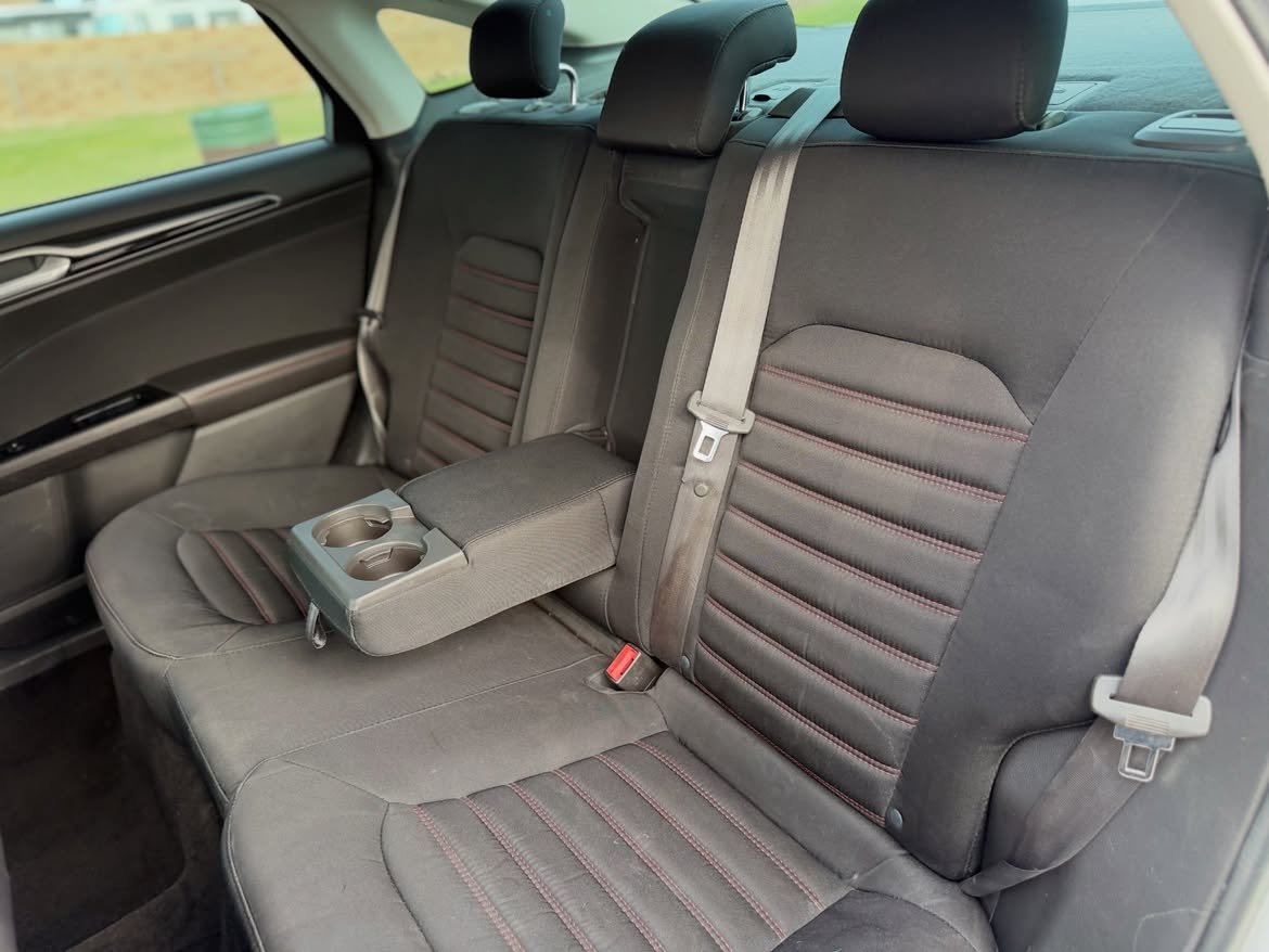 2015 Ford Fusion SE - Image 13