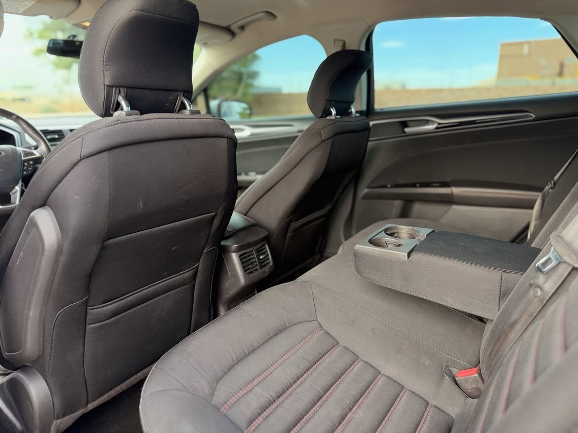 2015 Ford Fusion SE - Image 12