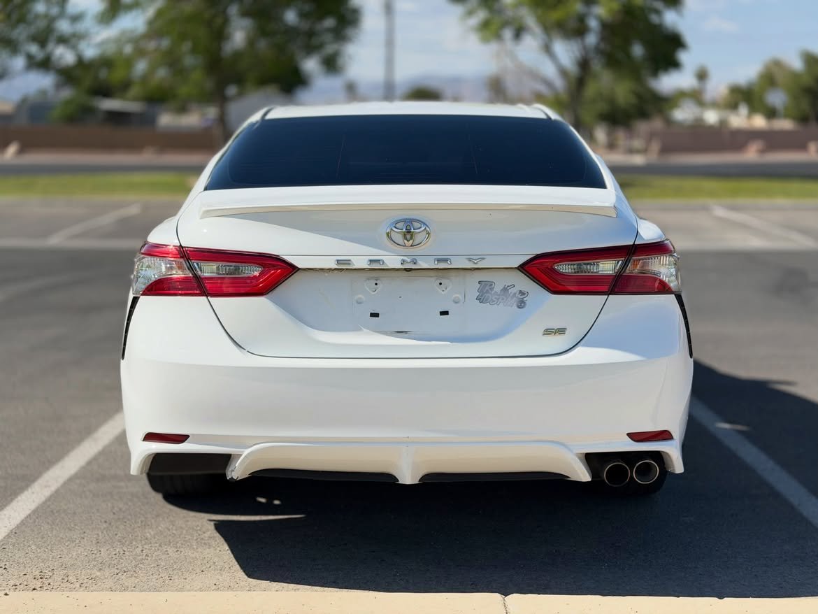 2018 Toyota Camry SE Sedan - Sporty & Reliable - Image 8