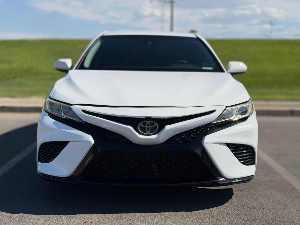 2018 Toyota Camry SE Sedan - Sporty & Reliable - Image 7