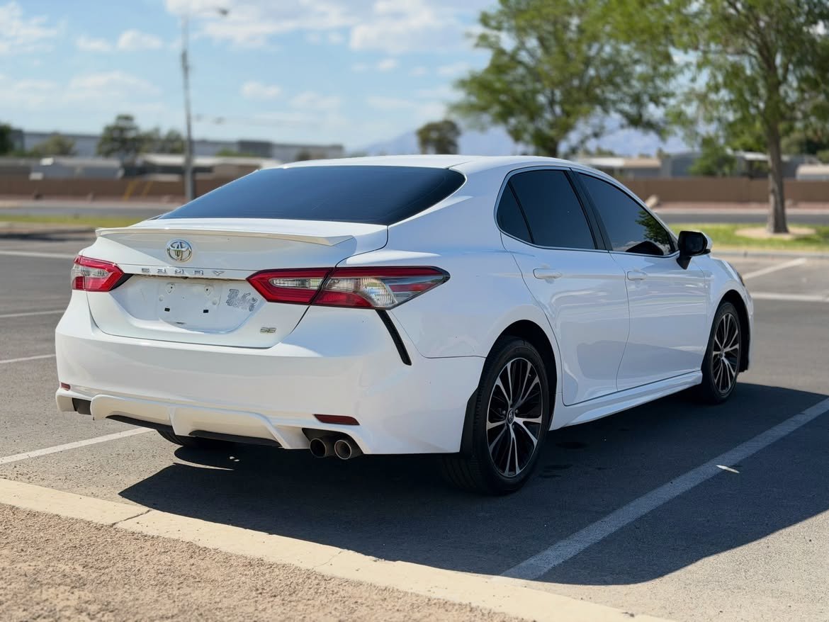 2018 Toyota Camry SE Sedan - Sporty & Reliable - Image 6