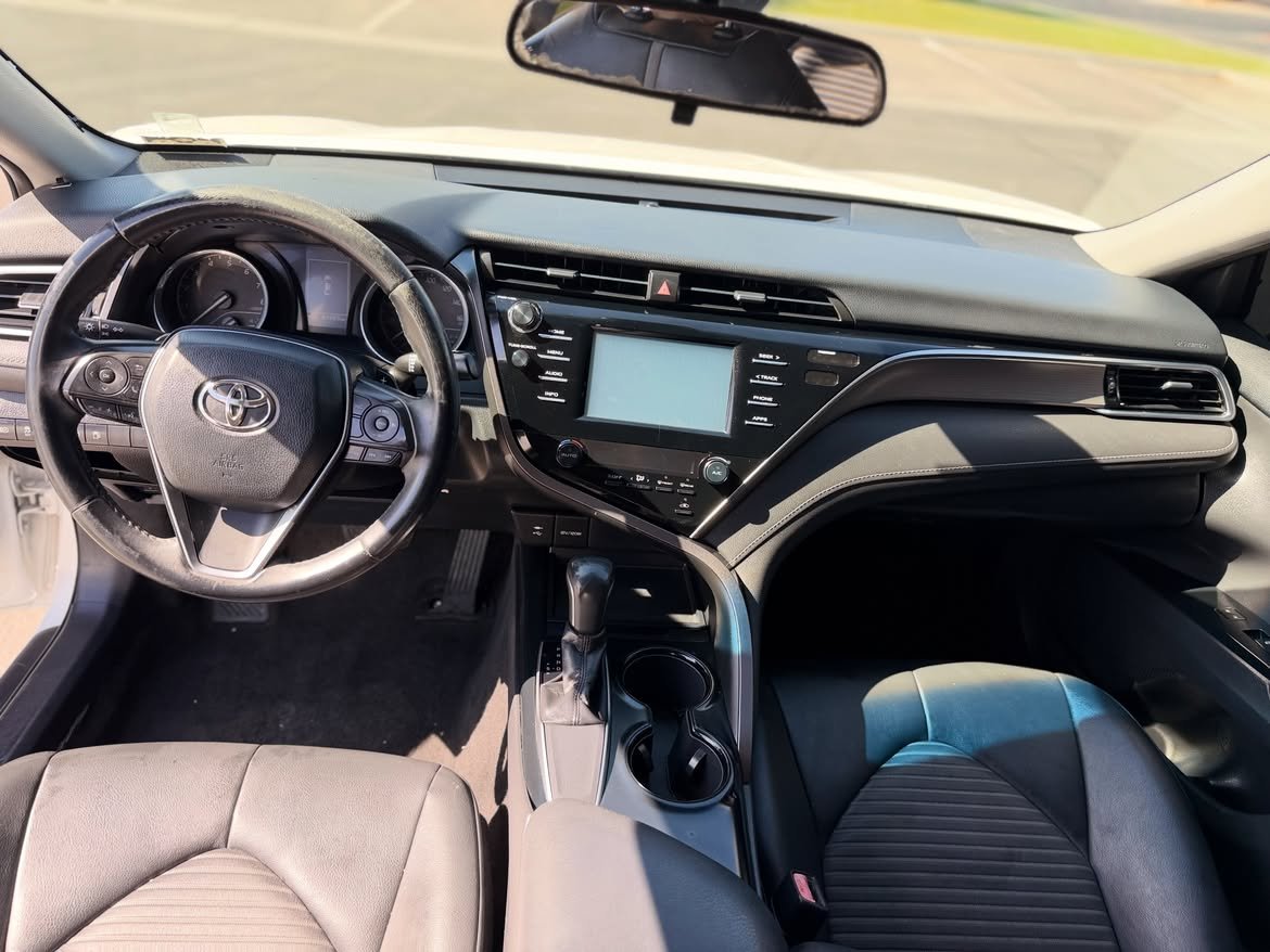 2018 Toyota Camry SE Sedan - Sporty & Reliable - Image 10
