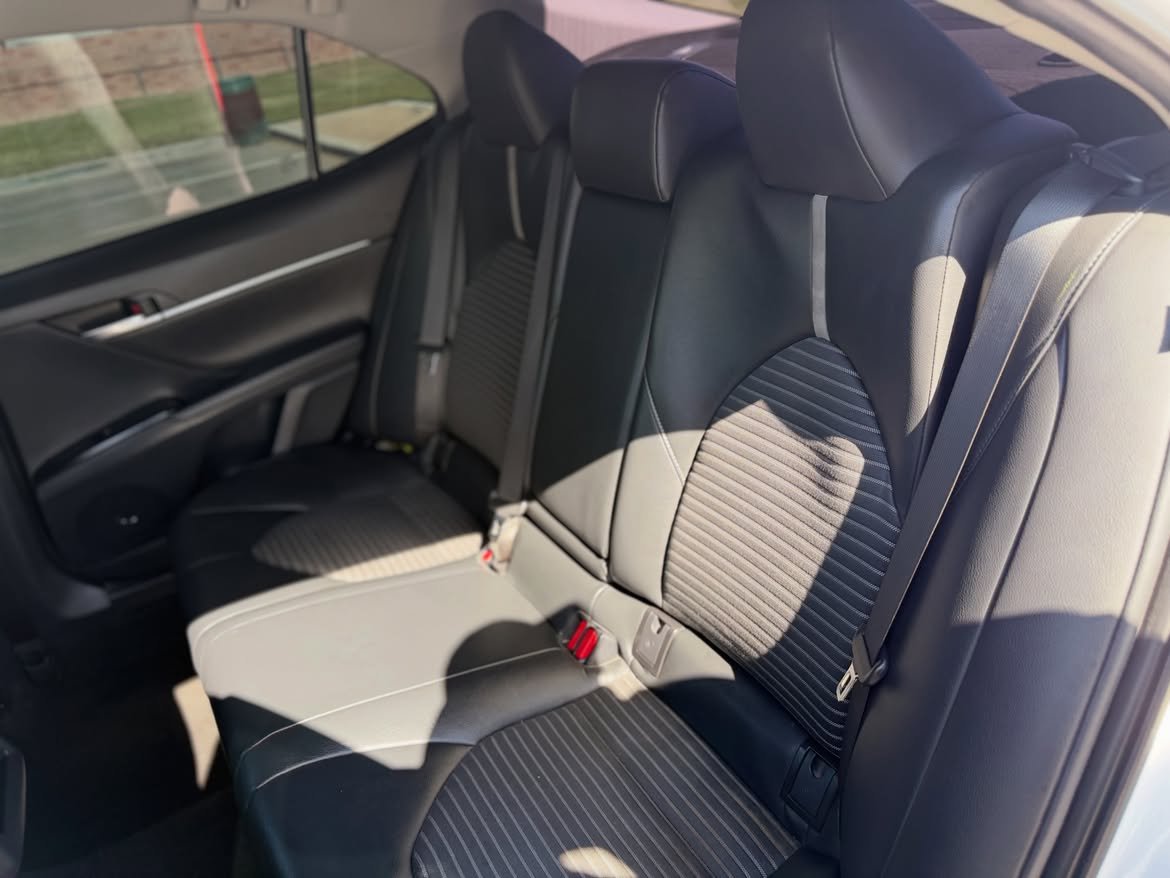 2018 Toyota Camry SE Sedan - Sporty & Reliable - Image 13